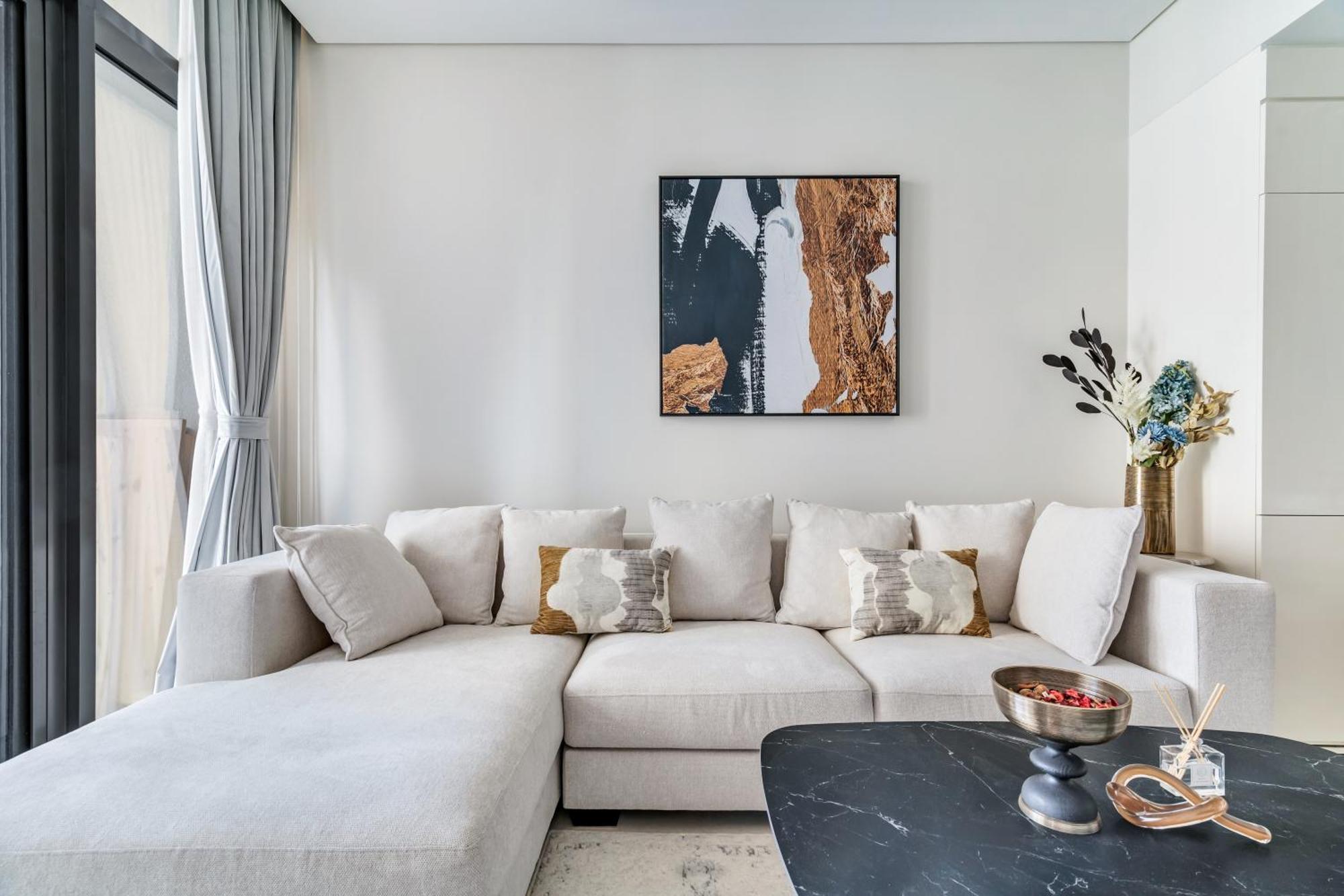 Luxury 3br With Balcony & Views, Aykon Tower Dubai